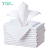 Serviettes en tissu blanc pur 17x17" pouces 100% polyester lavable et réutilisable pour hôtel